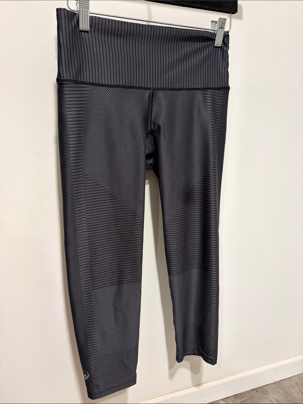 High-Rise Black Capri Leggings - Performance Stretch